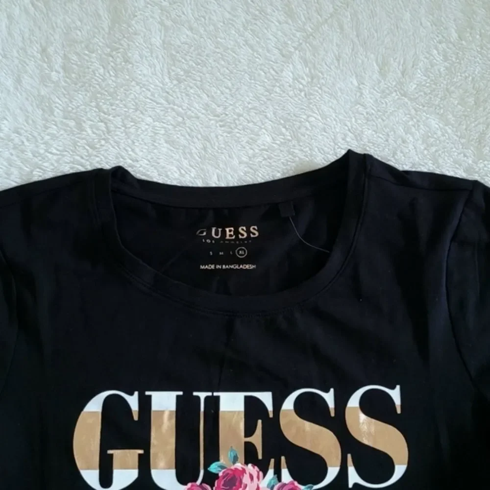 Guess❓Jet Black🖤 Carrie Floral💐 Logo Tee👕 - NWT